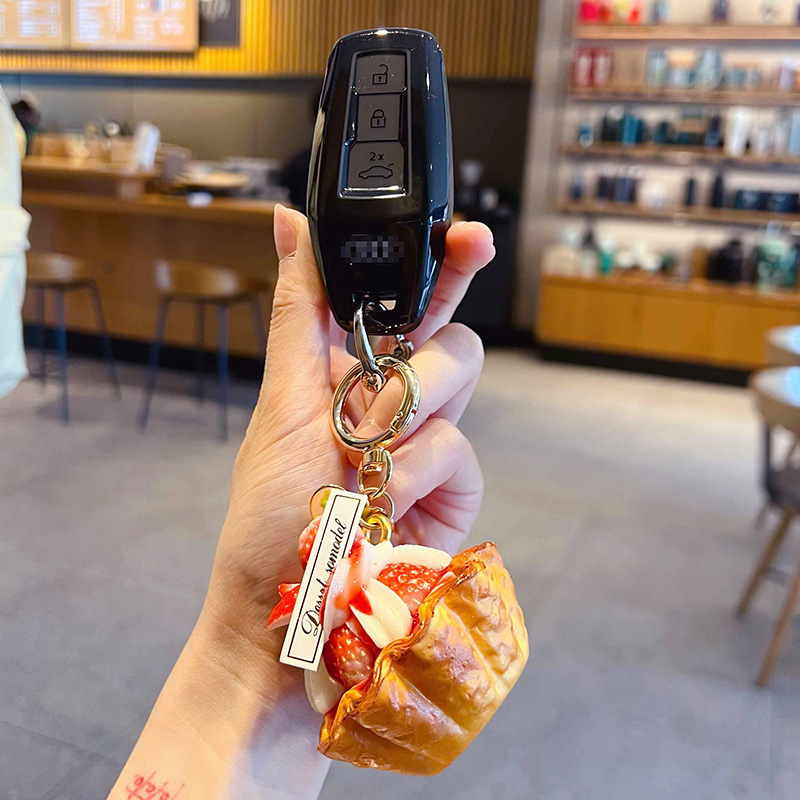 Creative PU Strawberry Egg Tar - Car Accessories Japan 评论和价格