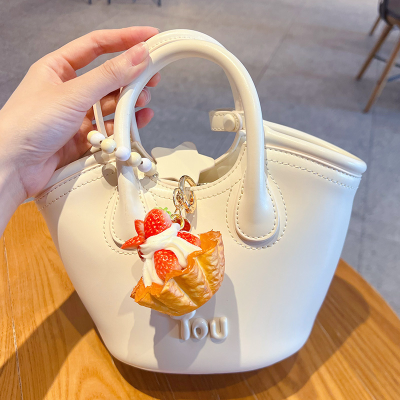 Creative PU Strawberry Egg Tar - Car Accessories Japan 评论和价格